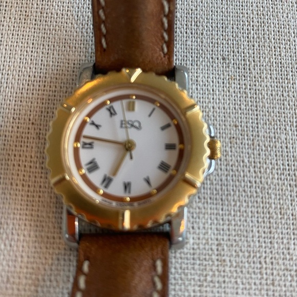 Vintage ESQ Two Tone Round Quartz Watch w/Leather Band - Picture 2 of 10